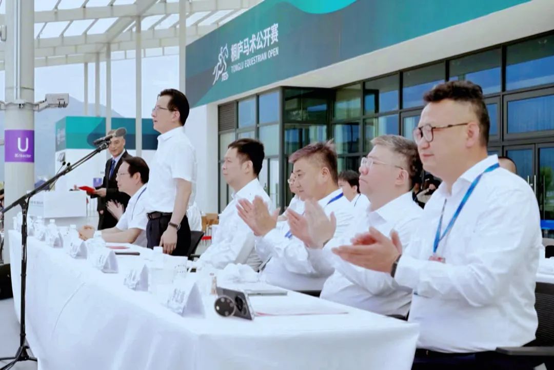 2024第二届杭州（桐庐）国际马术公开赛开幕(图1)