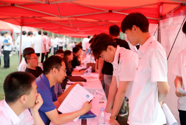 天津海运职业学院举办2024届毕业生就业双选会暨2025届毕业生实习双选会(图2)