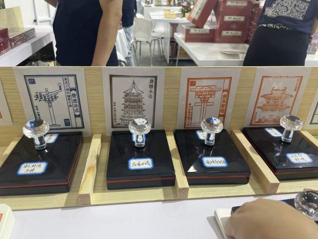 去有章的地方！从单展位40套章到活字印刷体验的全景指南上海书展2024(图5)
