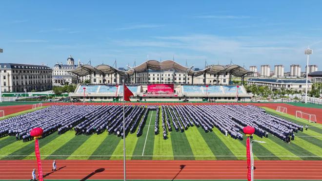 Im体育网站：唐山海运职业学院举行2024年新生开学典礼暨军训开营仪式(图1)