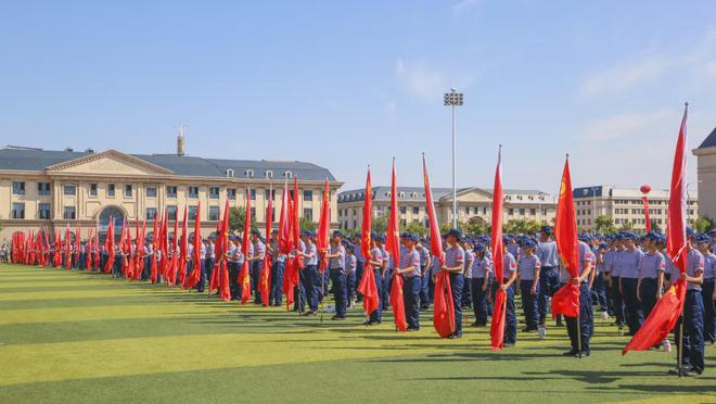 Im体育网站：唐山海运职业学院举行2024年新生开学典礼暨军训开营仪式(图3)