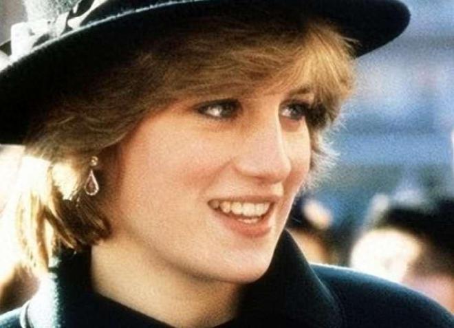 Im（中国体育）：1996年戴安娜王妃离婚后特朗普疯狂追求每天空运鲜花高调示爱(图1)