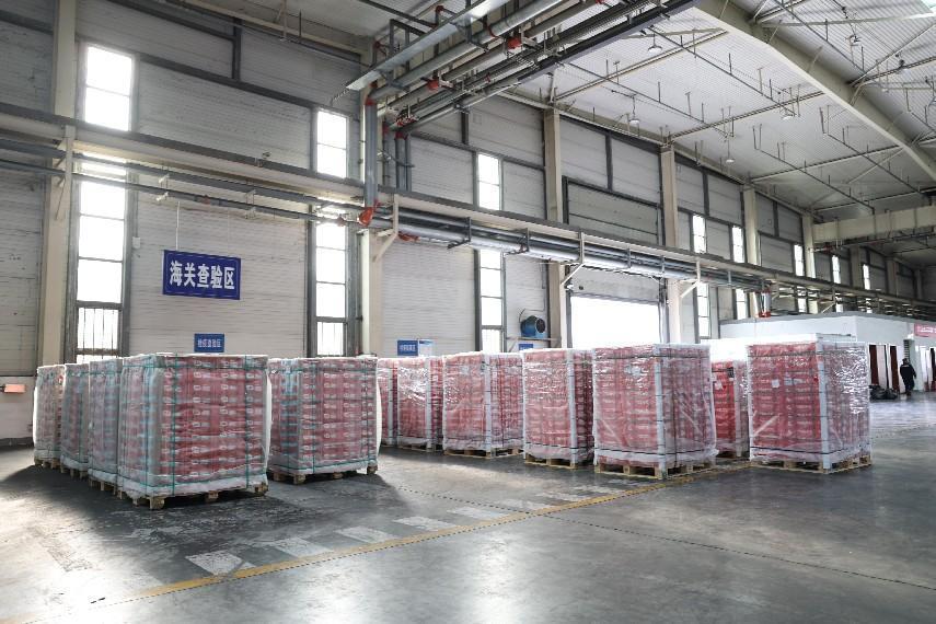 Im（中国体育）：成都迎来2024产季单批最大货量智利进口车厘子(图2)