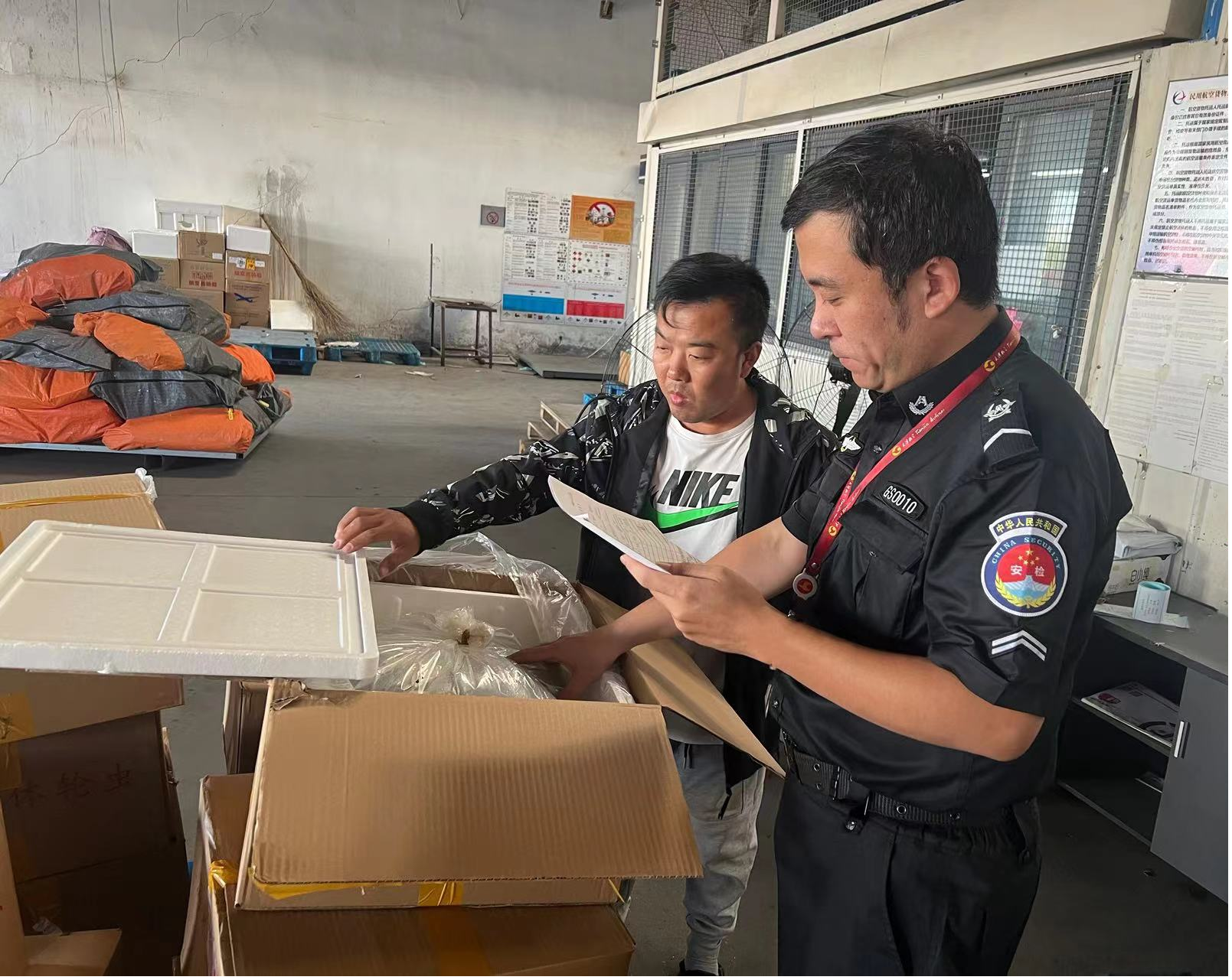 Im（中国体育）：天津航空货运安检站暑运期间保障国内外货邮超2000吨(图1)