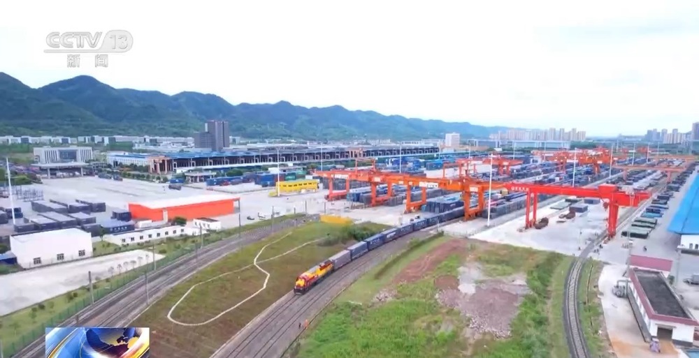 一线调研丨见证了中欧班列“10万+”的突破重庆是如何“一路领跑”的？(图3)