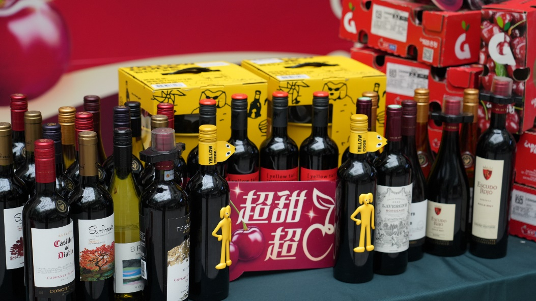 Im体育网站：京东七鲜超市举办首船智利车厘子到货仪式产地直采新鲜直达(图3)