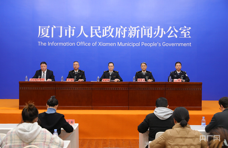 2024年厦门实现进出口93261亿元(图1)