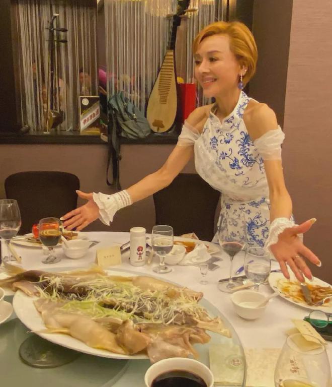 叶子楣搞新春聚餐获黄百鸣尹光捧场特从马来西亚空运五大名鱼(图2)