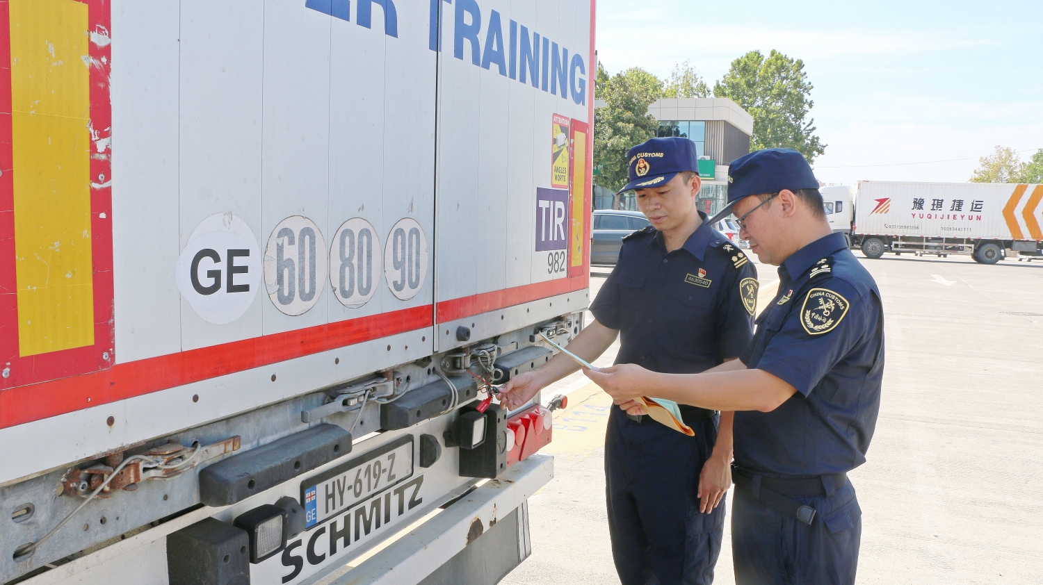 从郑州出发到上合组织其他国家“中国制造”有几种出国方式？(图3)