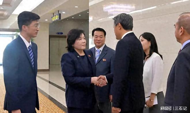 朝鲜外相结束访华同一天中国货机降落平壤1年多来首次(图1)