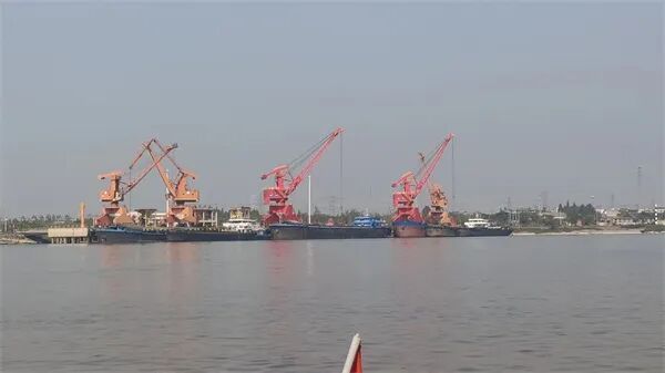 Im体育网站：打通砂石江海运输通道！欢迎芜湖裕溪口汇隆港中洋港成为2025东海论坛分会协办单位！(图1)