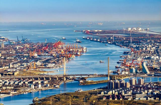 青春华章｜“潮”涌津门新质潮起天津港(图2)