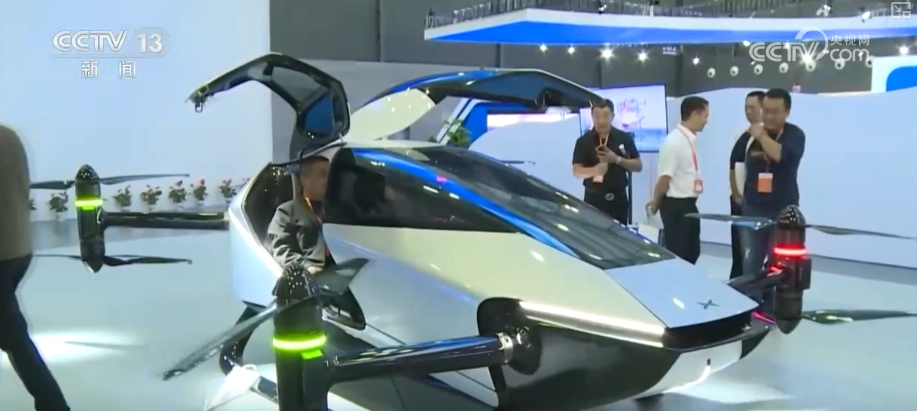 Im体育网站：多轮驱动发力15万亿元！低空经济增长强劲向“规模化落地”跨越(图2)