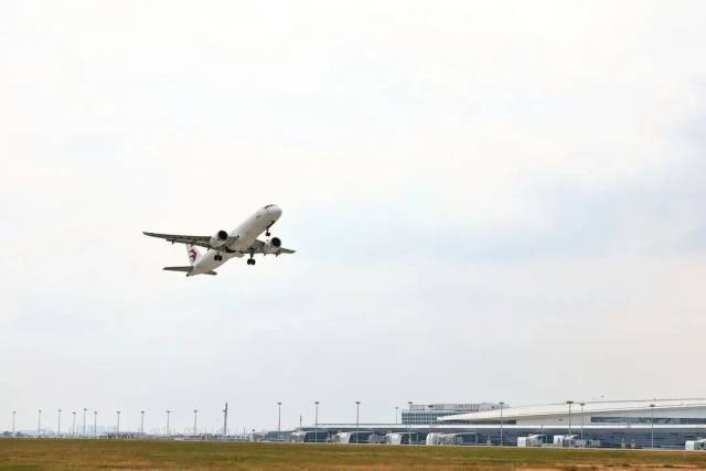 广深港机场加码扩建新跑道航站楼接连投运世界级机场群要来了！(图1)