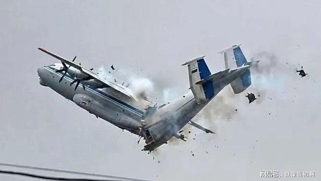 Im体育网站：宝贝疙瘩刚修好直接断成两截机毁人亡“世界纪录”成为绝唱(图1)