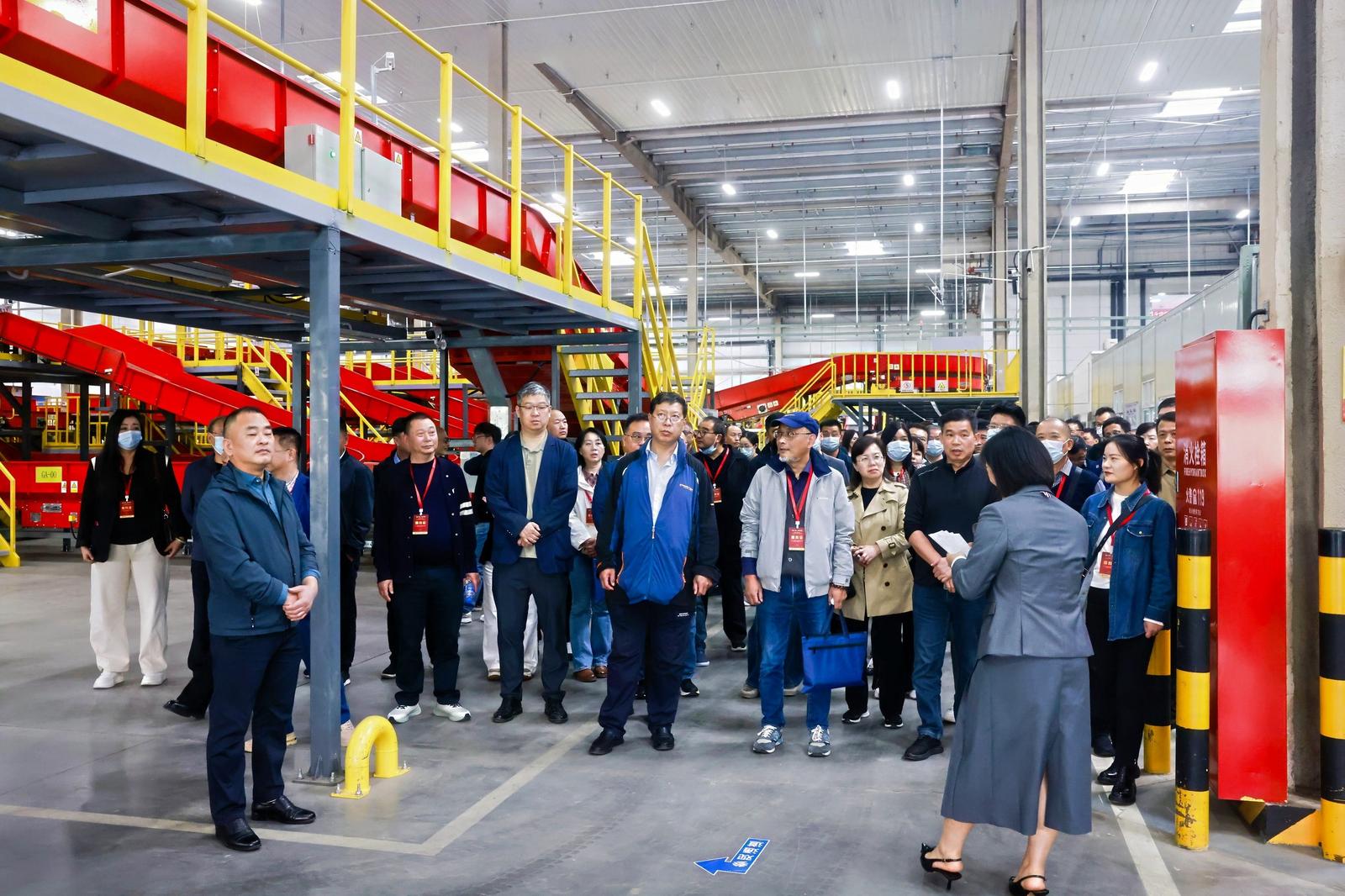 Im（中国体育）：全国百家媒体社长、总编辑走进云南顺丰丨以物流之力助“云花”香飘世界(图2)