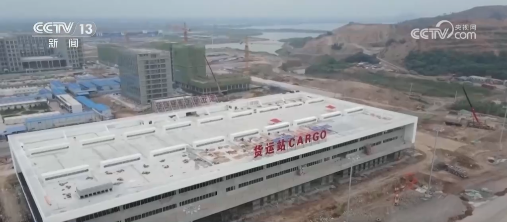 物流企业加码“出海”2024年我国国际和港澳台地区快递业务量增速达25%(图4)